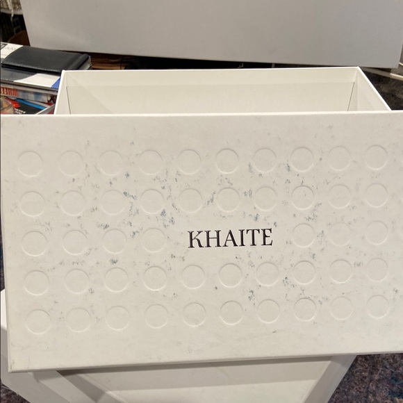 KHAITE White Embossed Box - Picture 5 of 5